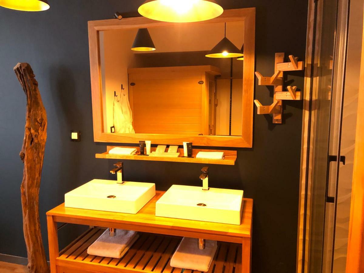 Les Suites Sainte Claire Annecy Bagian luar foto