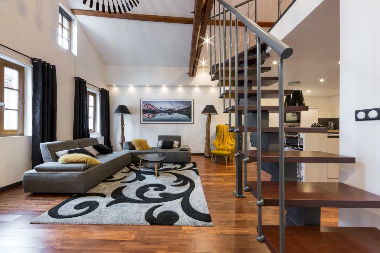 Les Suites Sainte Claire Annecy Bagian luar foto